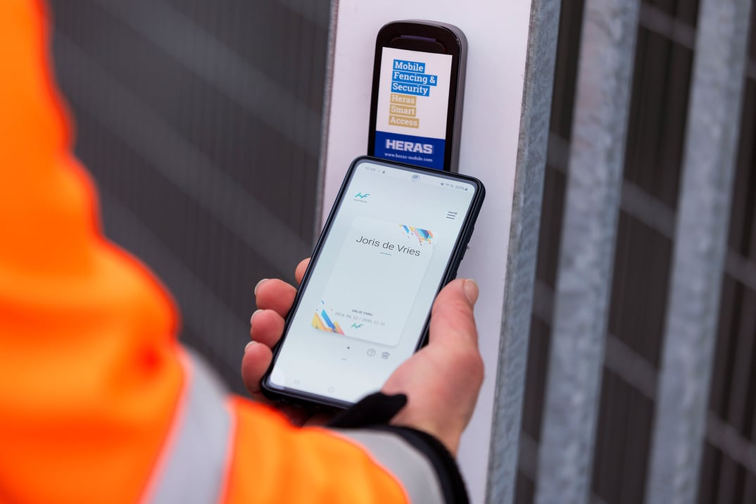 Bouwplaats betreden met telefoon